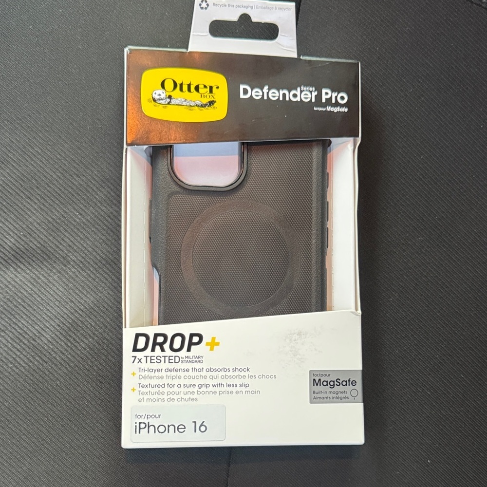 OtterBox Defender Pro Black Case for iPhone 16